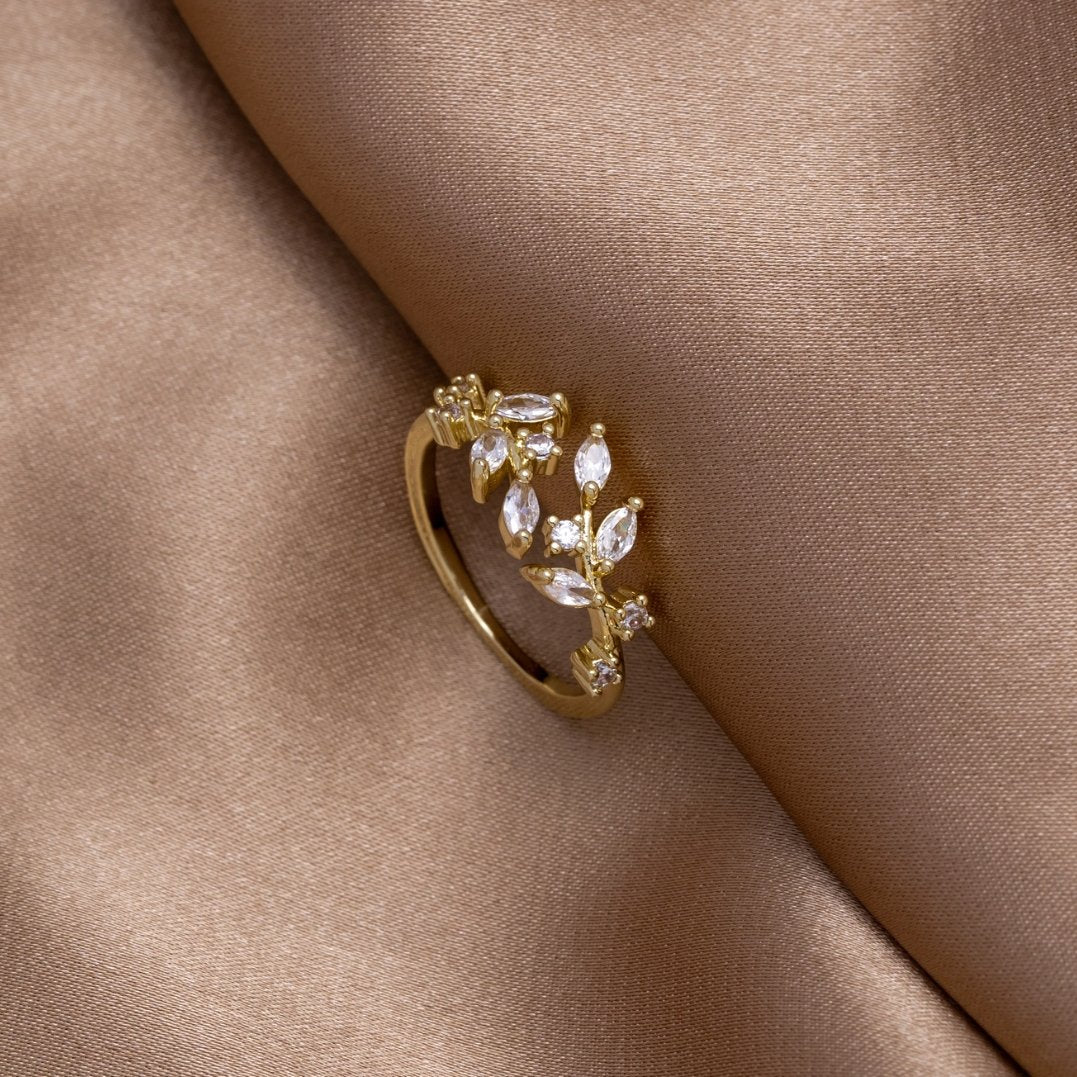 18K Gold Crystal Vine Ring